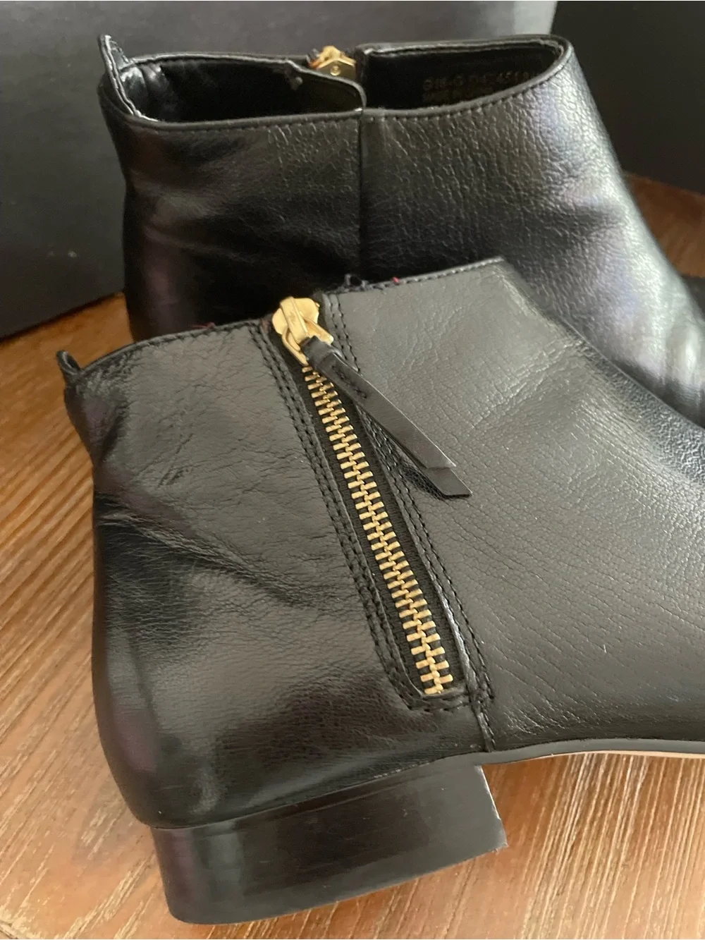 Cole Haan Belmont Leather Ankle Boots Sz 8.5 Black Preppy Minimalist Low Profile